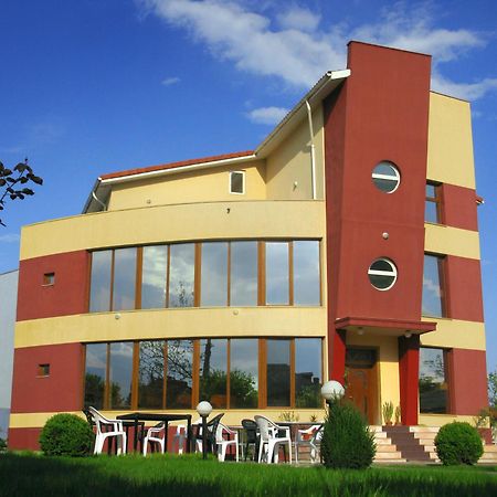 Pension Iory'S تيشيرغيول المظهر الخارجي الصورة